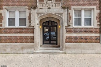 Building Photo - 33 S Iowa Ave