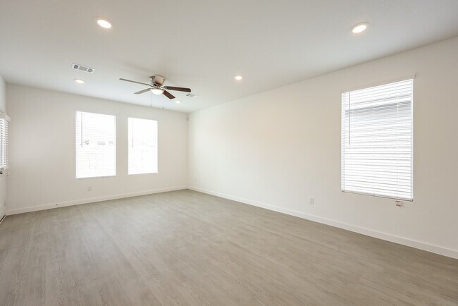 Foto del edificio - 530 Kayden Ct