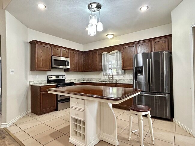 Foto del edificio - 1411 Orquidia Ln