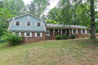 Building Photo - 140 Saxon Woods Dr