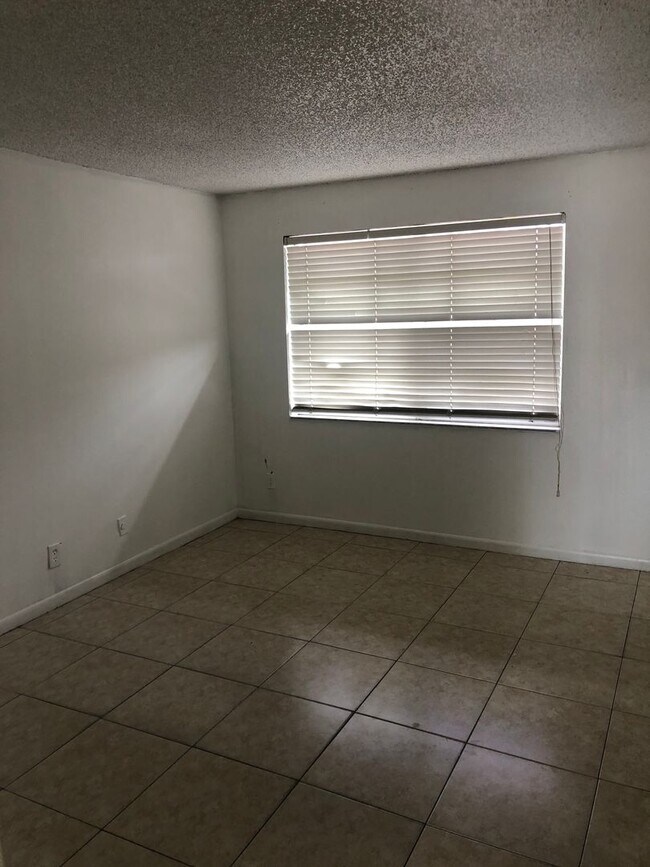 Building Photo - 95 NE 41St M-199 , Oakland Park FL , 33334