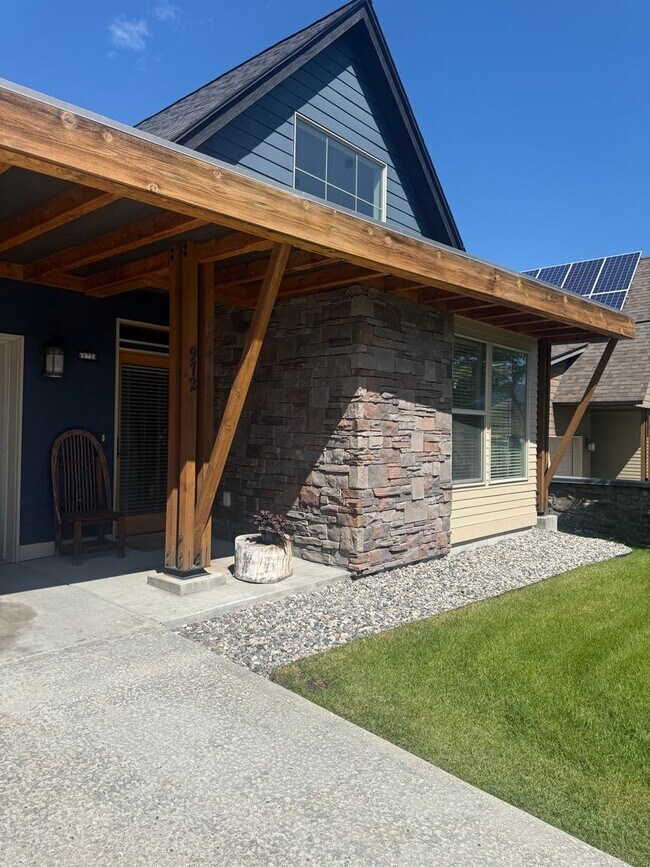 Building Photo - Rare Find- Home for Rent in the Knolls Community