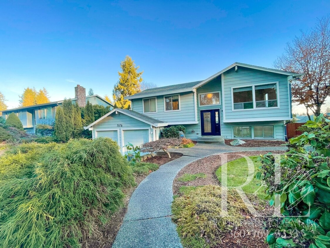Primary Photo - Garden Oasis at Contemporary 3-Bed