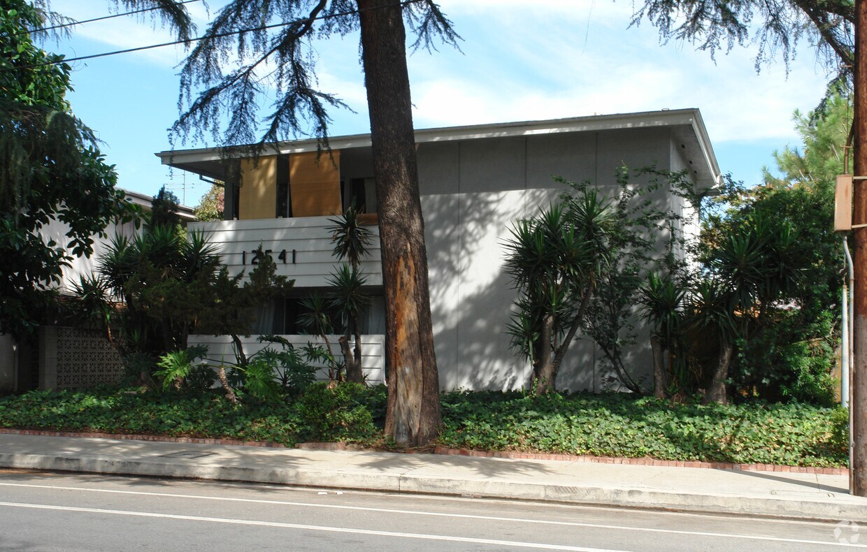 Building Photo - 12541 Chandler Blvd