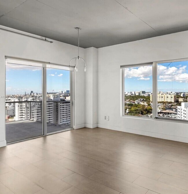 Foto del edificio - 10 SW South River Dr
