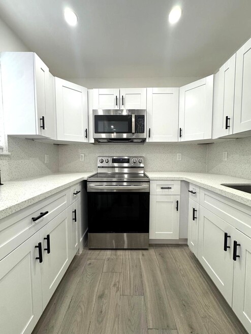 Building Photo - DANIA POINTE APTS