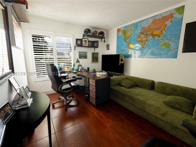 Foto del edificio - 2200 NE 7th St