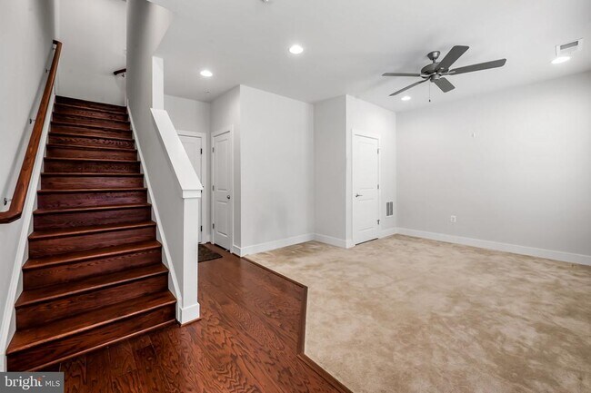 Building Photo - 2431 Glenallan Ave