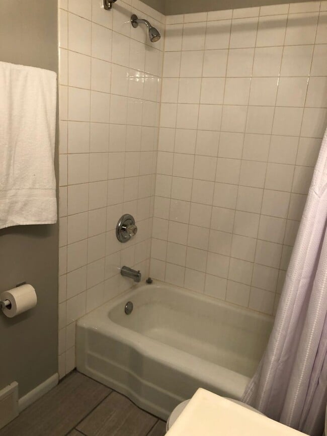 Building Photo - Charming 5 BD/3 BA down the street from Ke...
