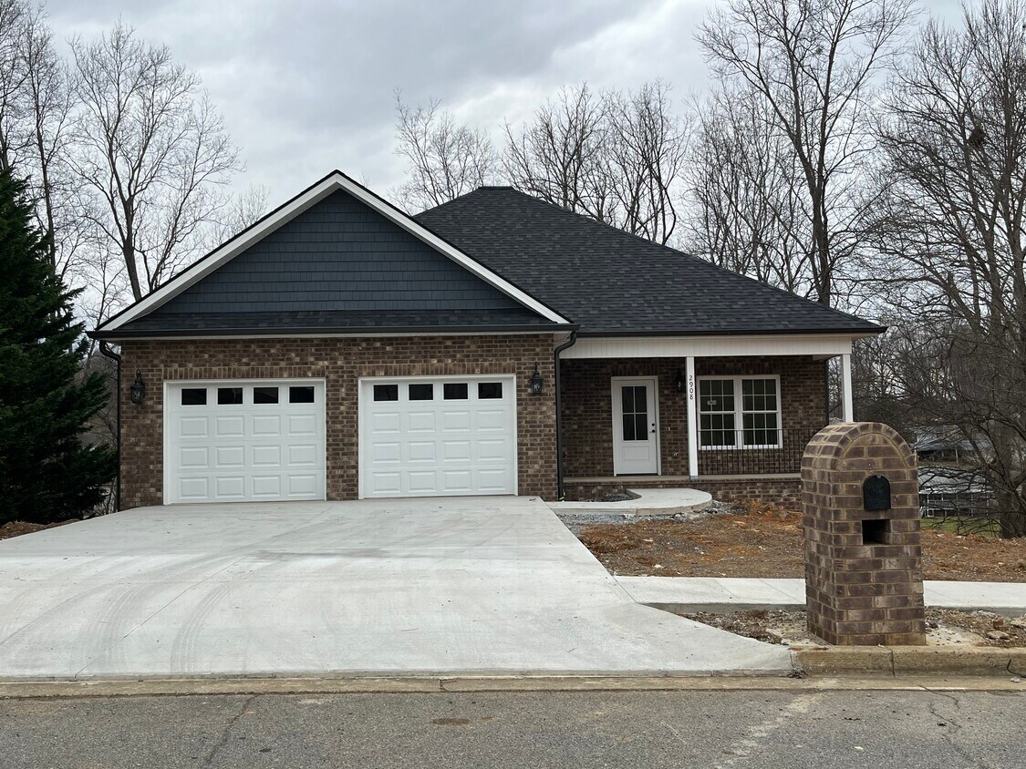 2908 Vicksburg Rd, Johnson City, TN 37604 House Rental in Johnson