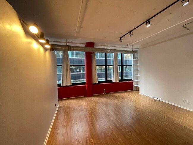 Building Photo - 130 S Canal St