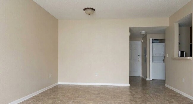 Foto del edificio - 1103 Golden Lakes Blvd