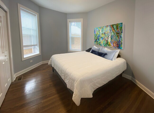 Foto del edificio - 3228 N Sacramento Ave