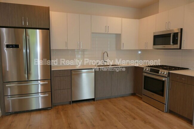 Building Photo - 1121 E Howell St