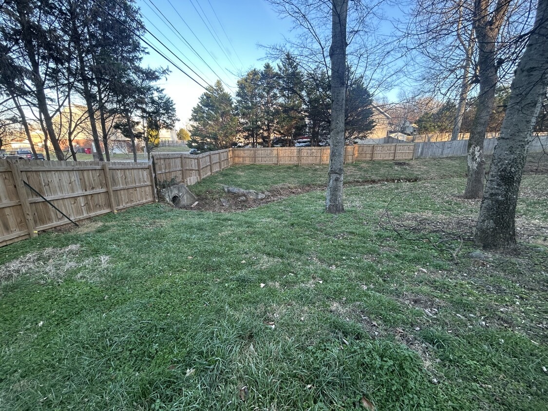 Foto del edificio - 1512 Barrywood Cir W