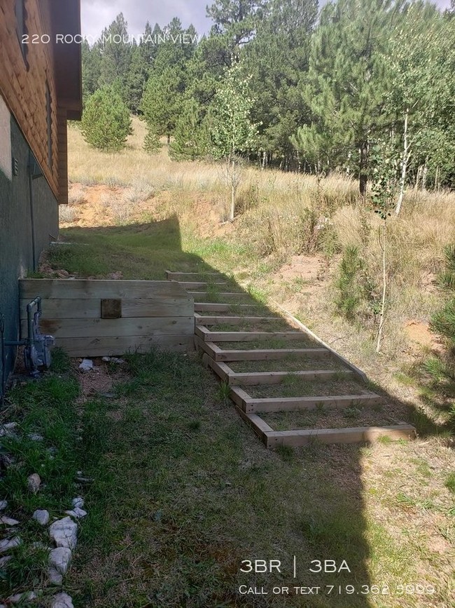 Building Photo - Home on 35 Acres