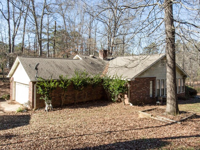 Building Photo - 760 Pine Needle Rd
