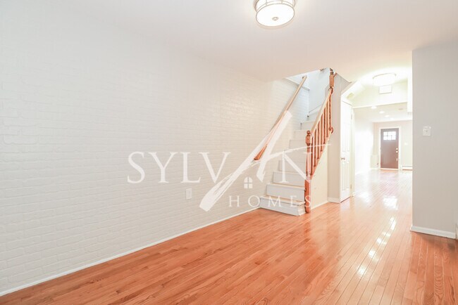 Building Photo - The living is easy in this 2 bedroom, 1.5 ...