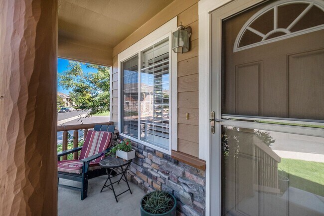 Building Photo - Lake Life & Room to Spare – 4BR + Office w...