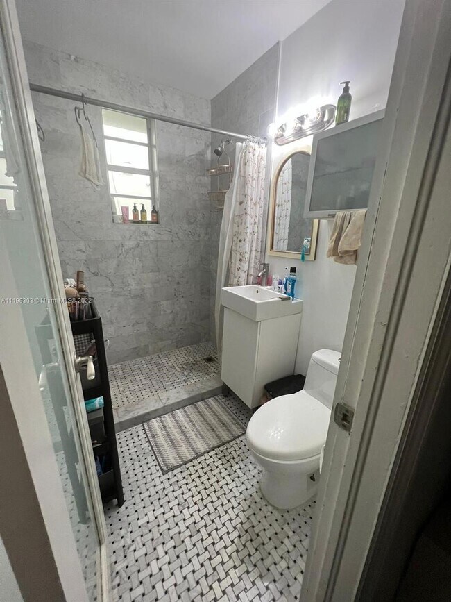 Foto del edificio - 349 Meridian Ave