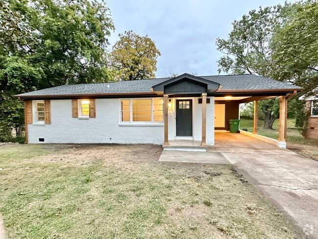 Building Photo - 913 Lynden Blvd