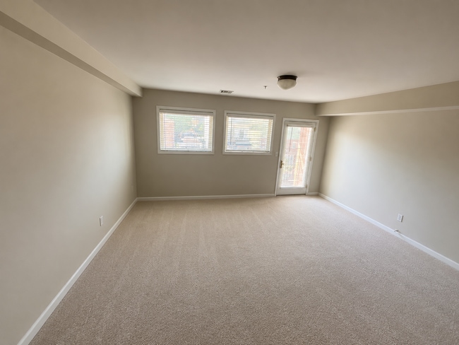 Building Photo - 148 Oakwood Ave