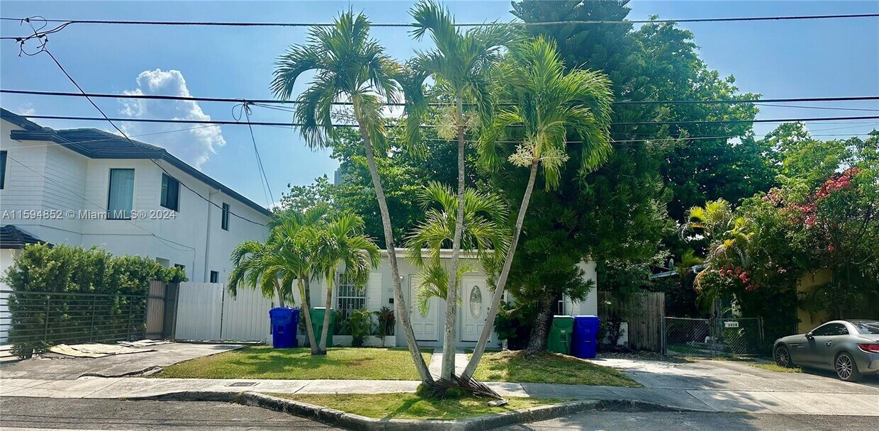 Foto principal - 3030 New York St