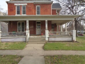 Building Photo - 746 Rose St
