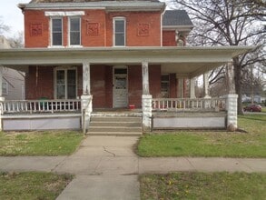 Building Photo - 746 Rose St