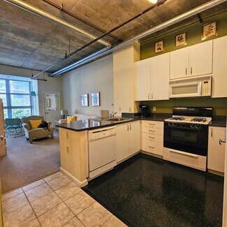 696 Feet to enjoy and live! - 1300 N St NW