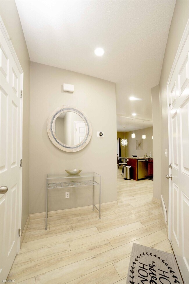 Building Photo - 3 br, 3.5 bath Townhome - 10971 Birch Cree...