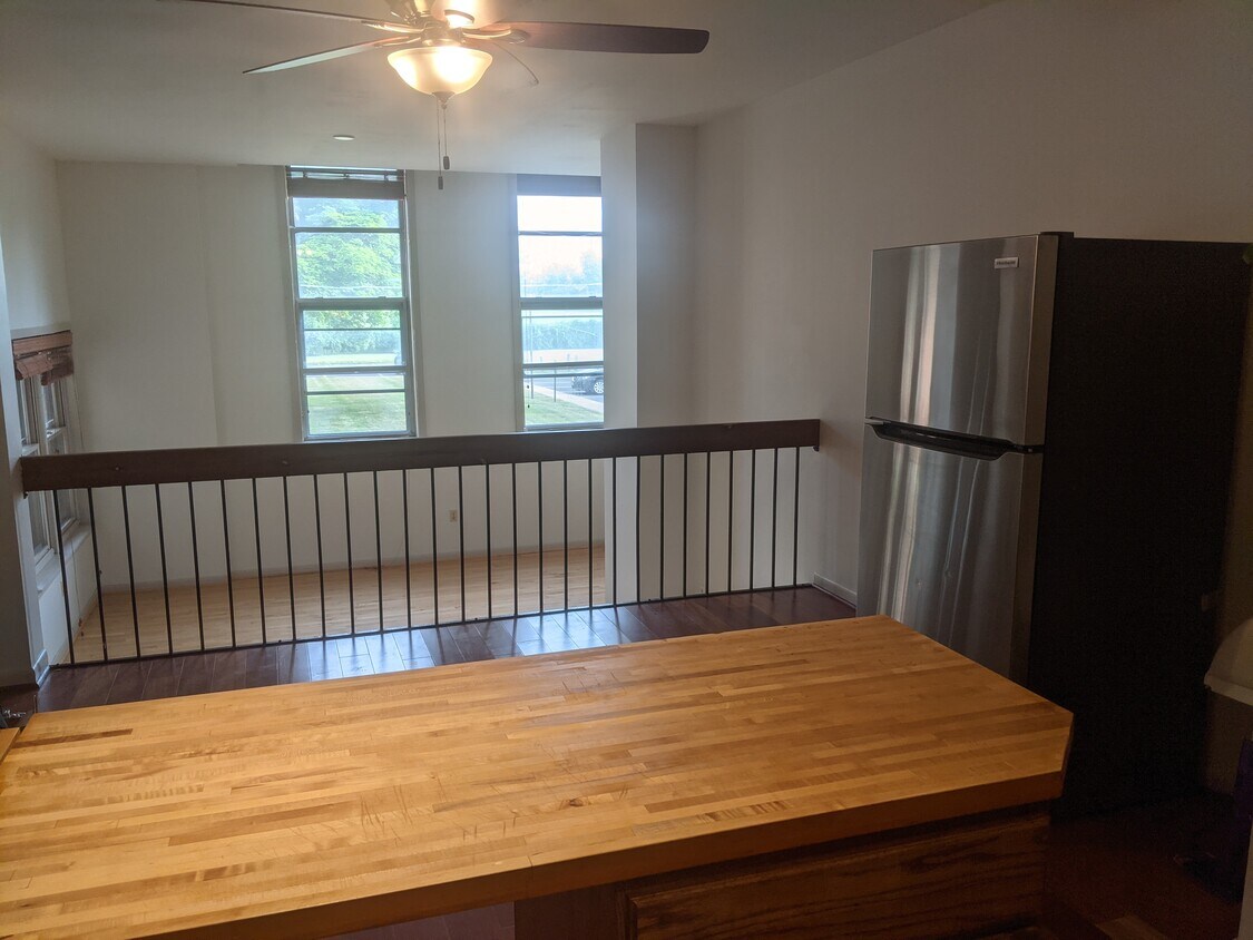 kitchen/dining - 409 La Grange Ave