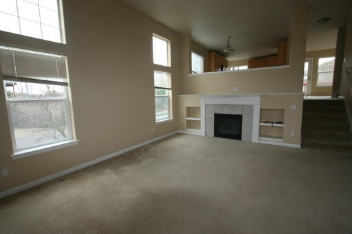 Building Photo - Beautiful 4 Bedroom 2.5 Bath In West Linn ...