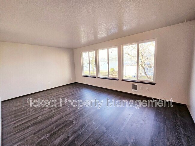 Foto del edificio - 4619 Beach Dr E