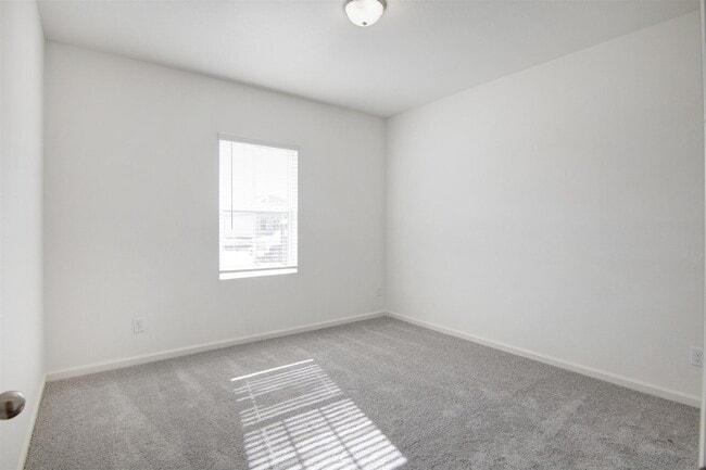 Building Photo - 5002 Highland Spgs Dr