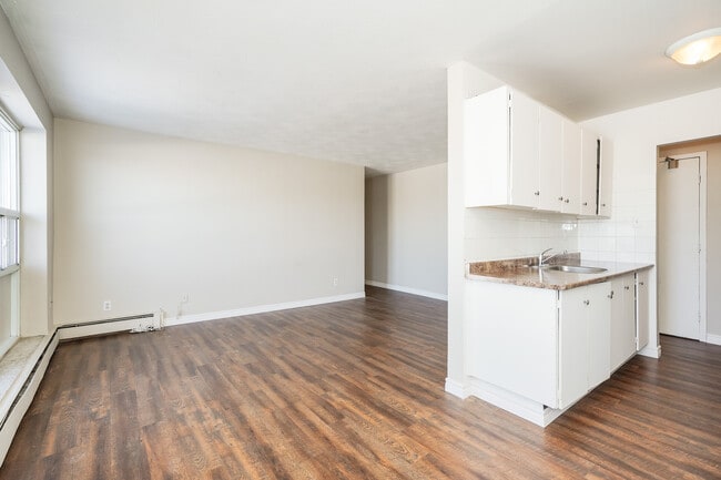 Building Photo - Greystone Place