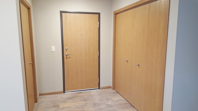 Building Photo - Mainstreeter Apartment Homes