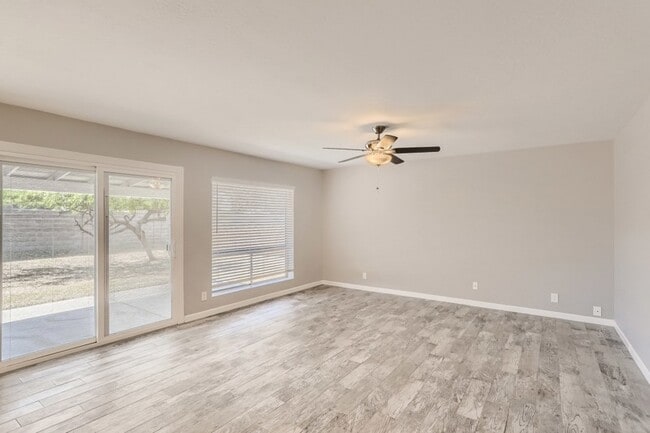 Building Photo - 15851 N 60Th Drive