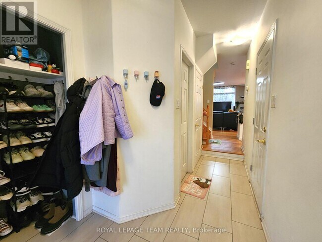 Photo du bâtiment - 1312 Halton Terrace