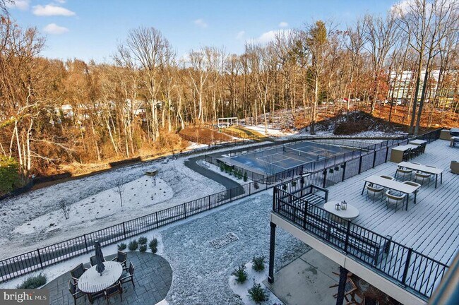 Foto del edificio - 76 Old Mill Bottom Rd N