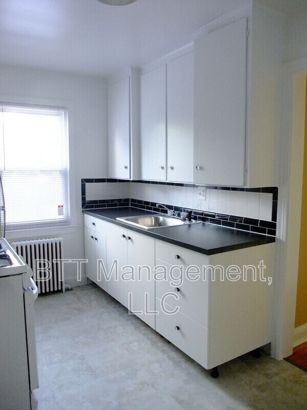 Building Photo - 8210 Greenwood Ave