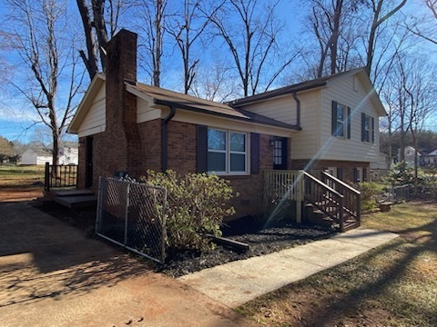 Building Photo - 3 Bedroom, 1.5 Bath Single Family Home