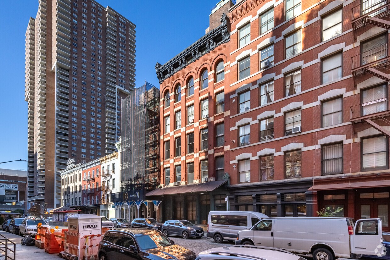 Primary Photo - 14 Harrison St