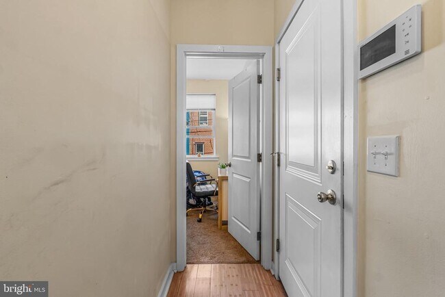 Foto del edificio - 1724 Monument St