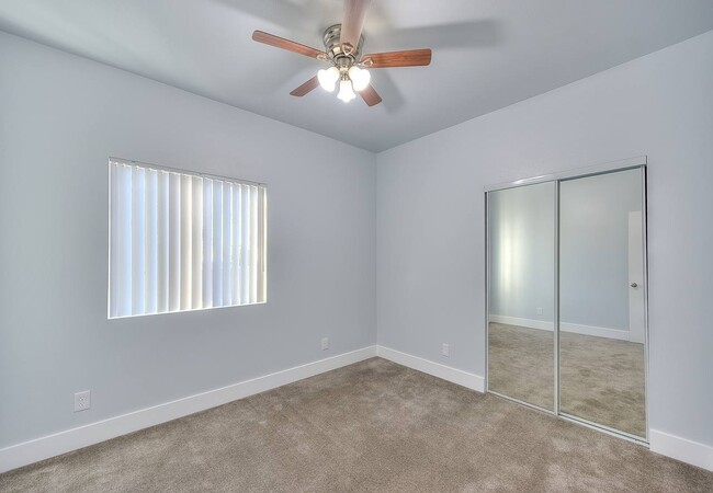 Foto del edificio - 4284 S Hobart Blvd