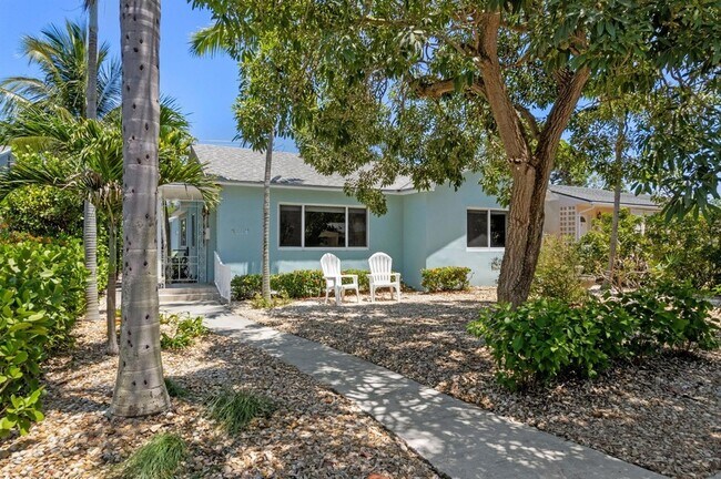 Building Photo - 1120 N Palmway