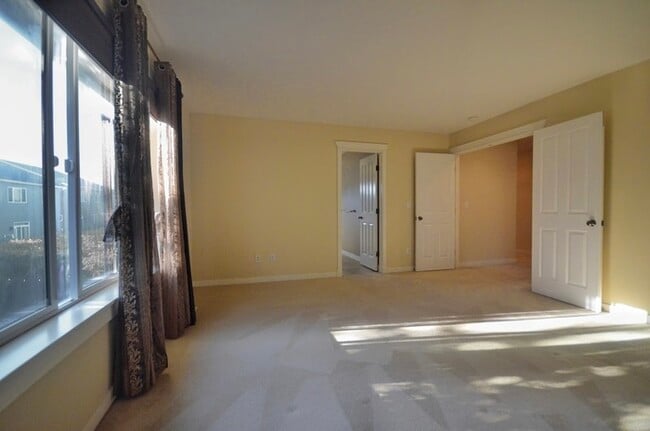 Foto del edificio - Elegant 4BR Murray Franklin Home in Fernwood Hills | EV Charger | Northshore Schools