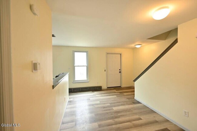 Foto del edificio - 217 1st St