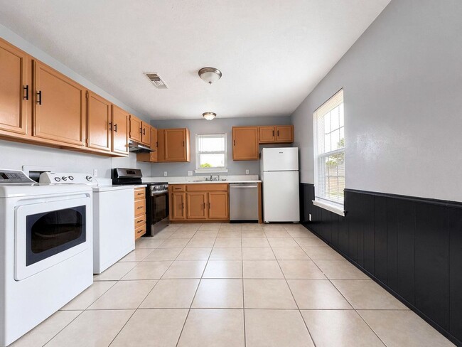 Building Photo - 4614 Gurley Ave