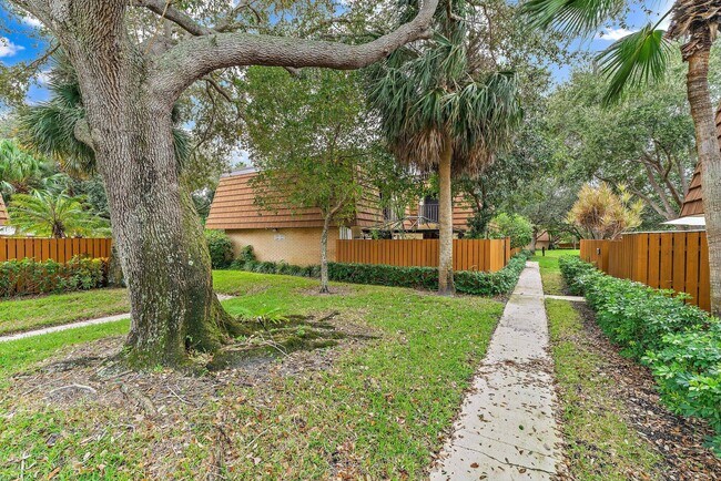 Building Photo - 3240 32nd Ct